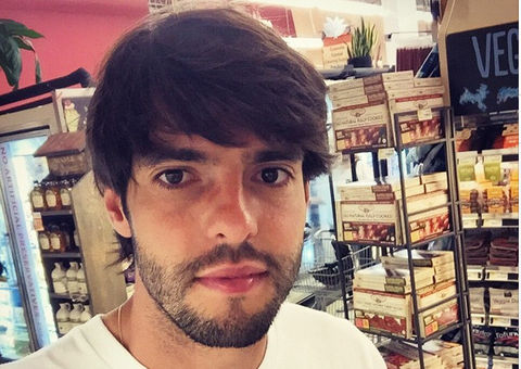 Kaká comemora aniversário ao lado de Carol Celico e filhos