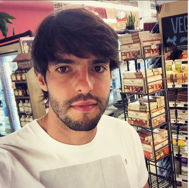 Kaká comemora aniversário ao lado de Carol Celico e filhos