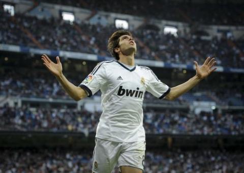 Kaká marca, CR7 faz dois e Real adia título do Barça