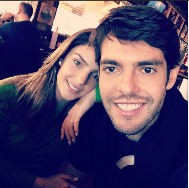 Carol Celico recorda momentos em montagem de fotos e se declara para Kaká 