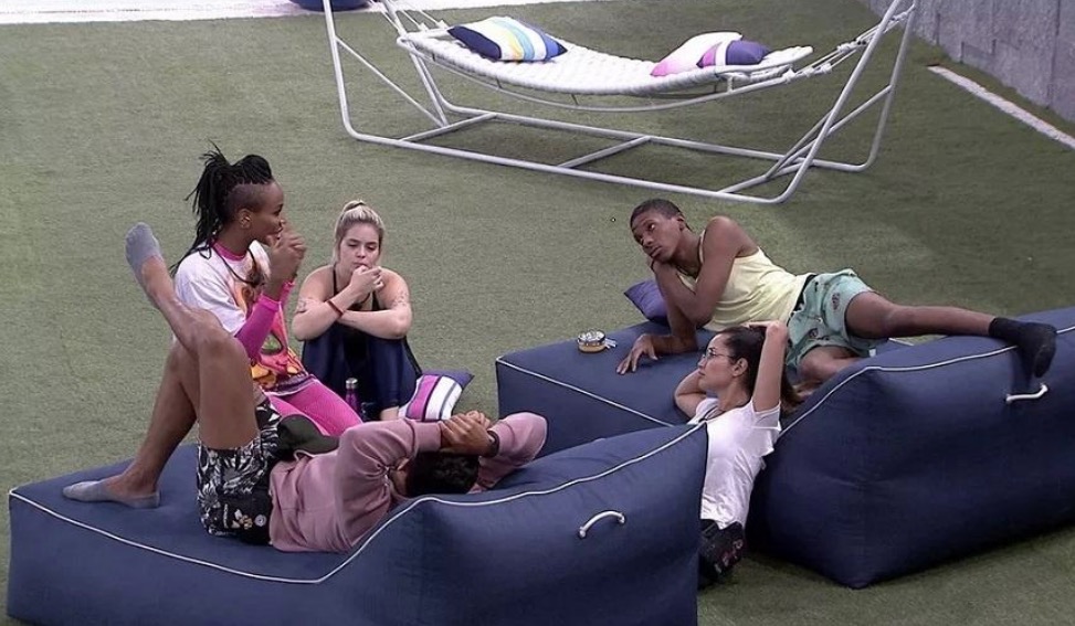 BBB21: Karol acusa Gil de ser ‘leva e traz’ e se acerta com Juliette