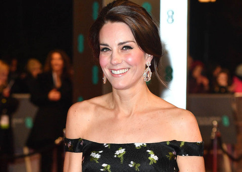 Revista é multada por justiça francesa após publicar fotos de Kate Middleton de topless