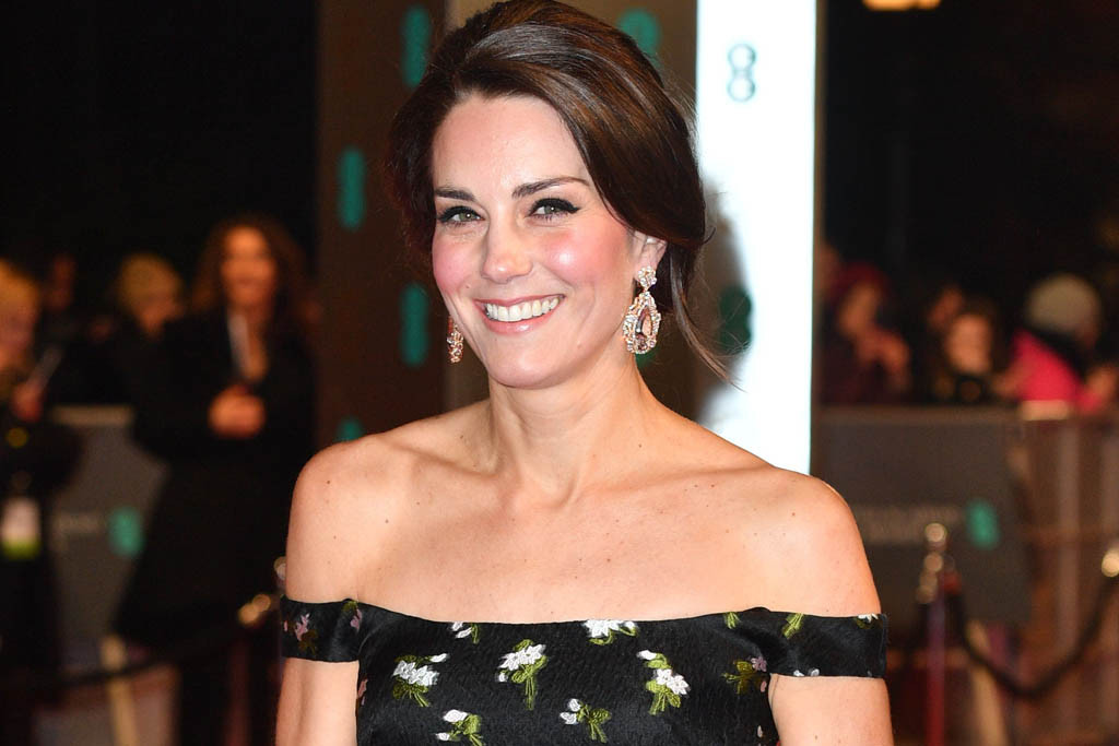 Revista é multada por justiça francesa após publicar fotos de Kate Middleton de topless