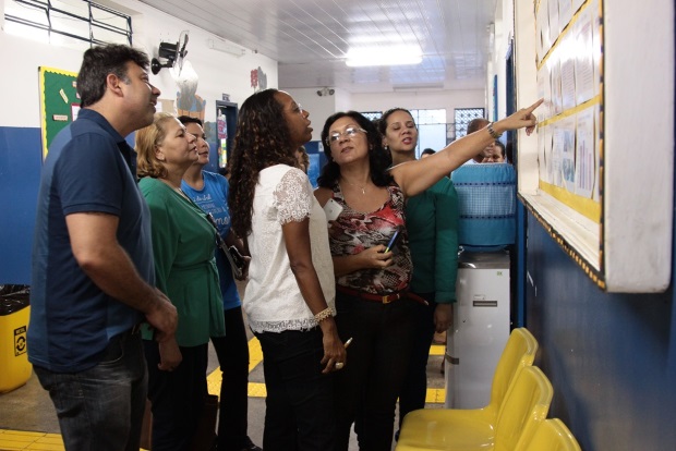 Secretária municipal de educação começa a visitar escolas da rede