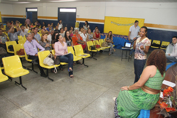 Kátia Schweickardt participa de reunião na zona rural