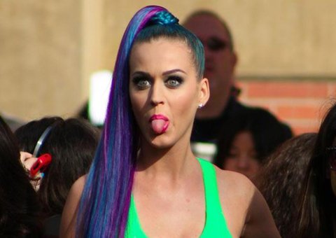  Katy Perry está sendo acusada de plágio e bruxaria