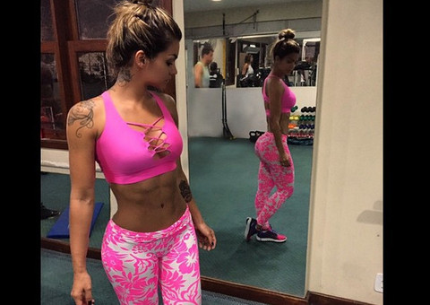 Kelly Key exibe barriga sarada 'Projeto Baba Baby' 