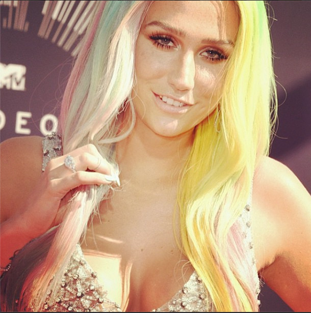 Kesha entra com processo contra produtor por abuso sexual