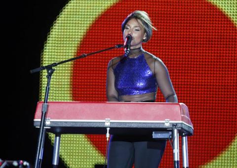 Alice Keys: aula de refinamento no palco