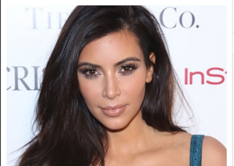 Kim Kardashian revira o baú e mostra fotos de infância