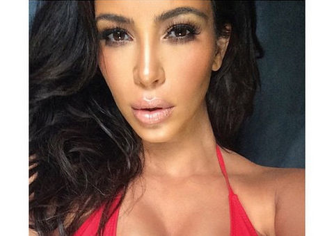 Livro de selfies de Kim Kardashian esgota em segundos