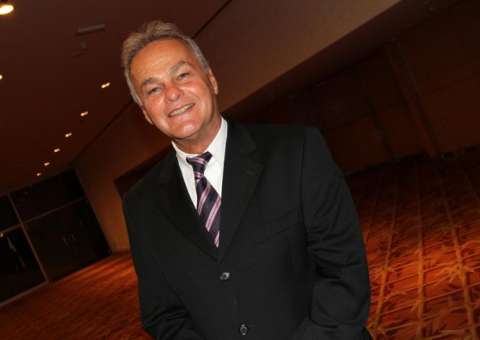 Kadu Moliterno manda recado para ex