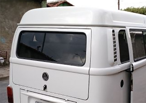 Perseguição a Kombi termina com tiro em motorista