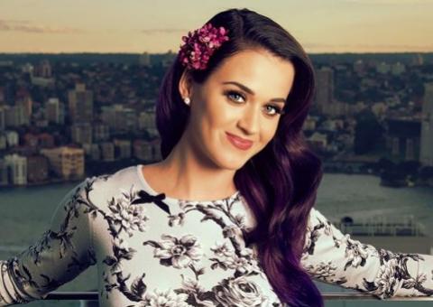 Pastor, pai de Katy Perry pede orações à popstar "filha do demônio"