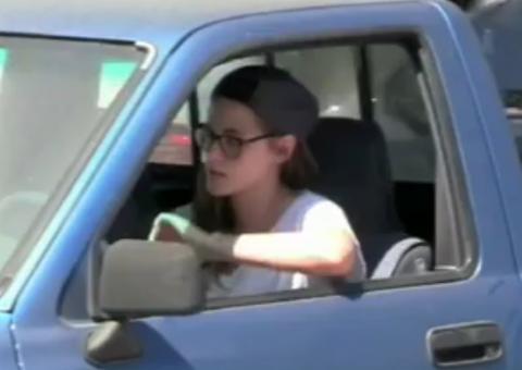  Fãs 'tiram onda' com carro sujo de Kristen Stewart