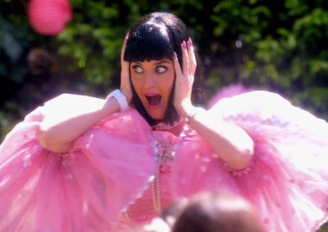 Katy Perry lança clipe de "Birthday", confira