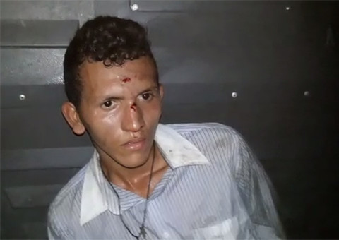 Ladrão rouba carro em escola e é pego por estudantes