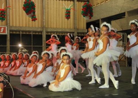 Sesi celebra dança em mostra com seis grupos convidados