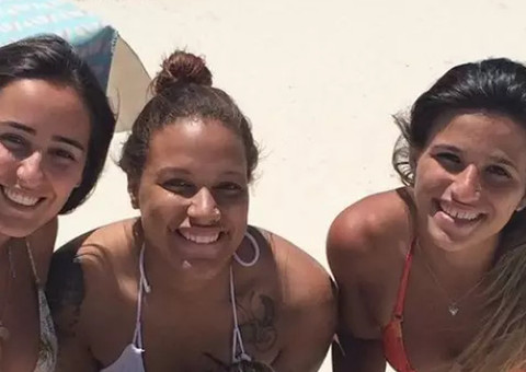 Lais Souza pela primeira vez no Brasil após acidente