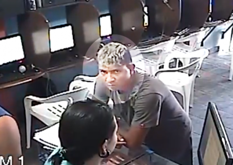 Lan house assaltada pelo mesmo ladrão. Ele trancou todos no banheiro