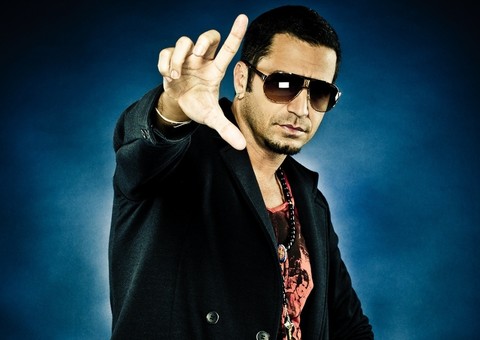 Latino posta foto em rede social e é zoado por seguidores