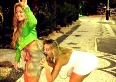 Ex-candidatas a Miss Bumbum curtem balada juntas 