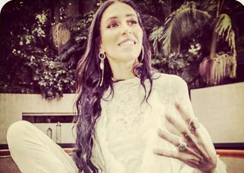 4 anos depois de se tornar mulher, Lea T diz que continua virgem