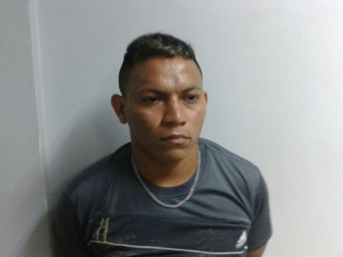 Foragido é preso de madrugada no beco Bom Jesus