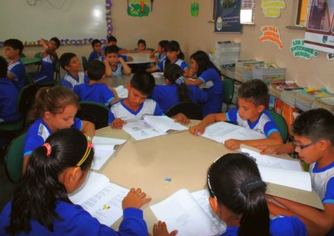 Escolas públicas apostam na criatividade para incentivar leitura