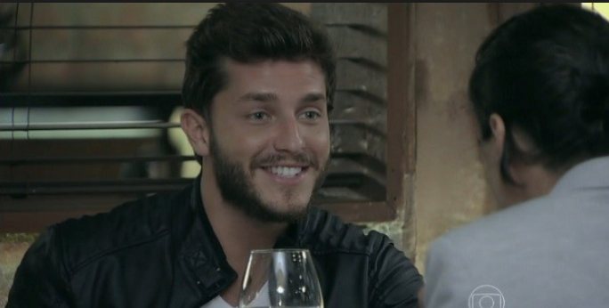 Após beijo gay, Globo aposta em 'banho gay' em "Império"