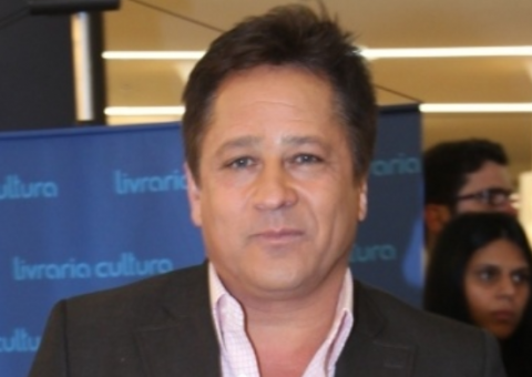 Leonardo sofre acidente de carro