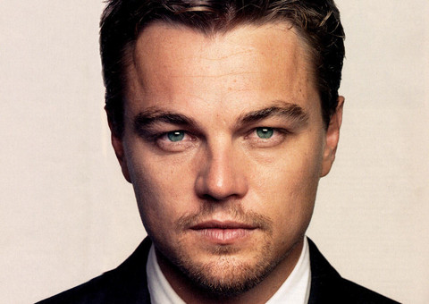 Leonardo DiCaprio curte praia com a mulherada 