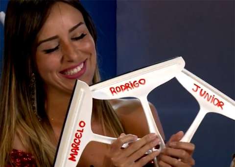 Letícia recebe presente especial 