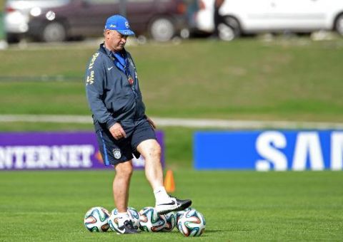 Meio de campo é a 'boa dor de cabeça' de Felipão