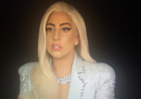 Com quilinhos a mais, Lady Gaga levanta suspeitas de gravidez