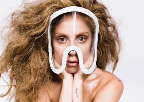Lady Gaga libera trecho de "Venus"