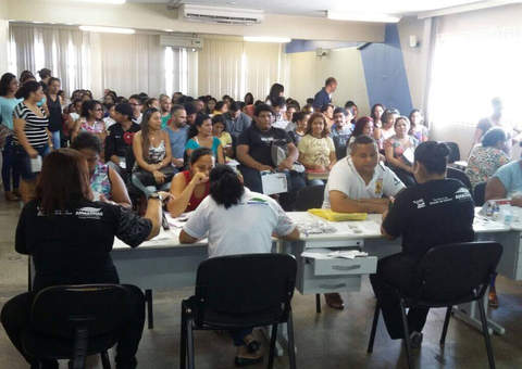 Fila para matrículas  no Liceu Claudio Santoro começa na madrugada