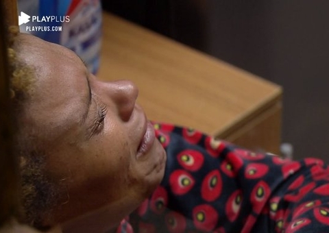 Lidi cai no choro com eliminação de Lucas Selfie e ameaça desistir 