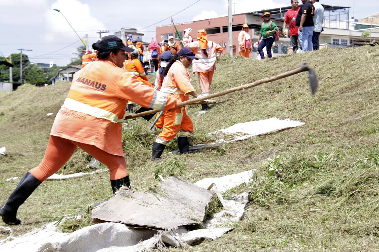 Mutirão de limpeza chega à Avenida Brasil