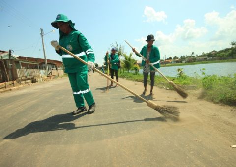 Prefeitura realiza mutirão de limpeza em Parintins