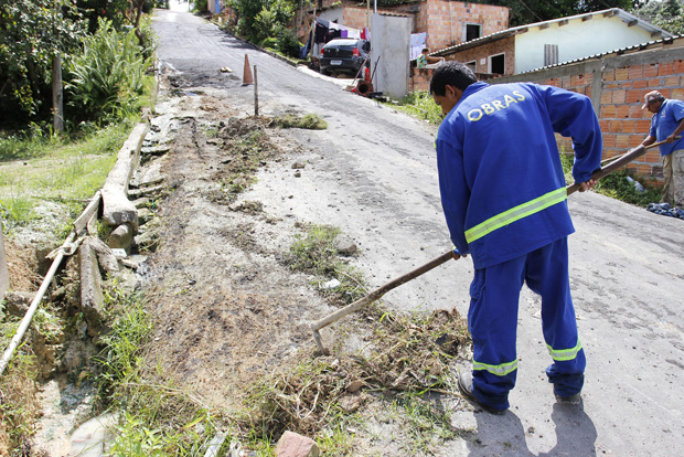 Ruas da Comunidade Santa Bárbara recebem pavimentação