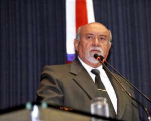 NO TERREIRO DOS "LINSBOA"