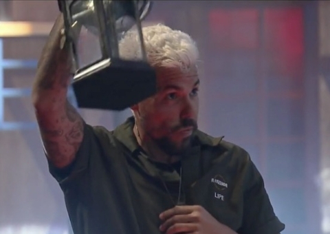 A Fazenda: Lipe Ribeiro faz dupla com Jake e vence prova do fogo