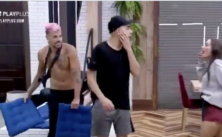 A Fazenda: Lipe dá almofadada em Lucas e internautas pedem expulsão