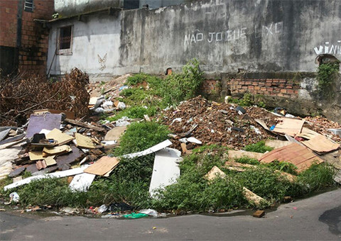 Moradores denunciam lixeira no Lírio do Vale