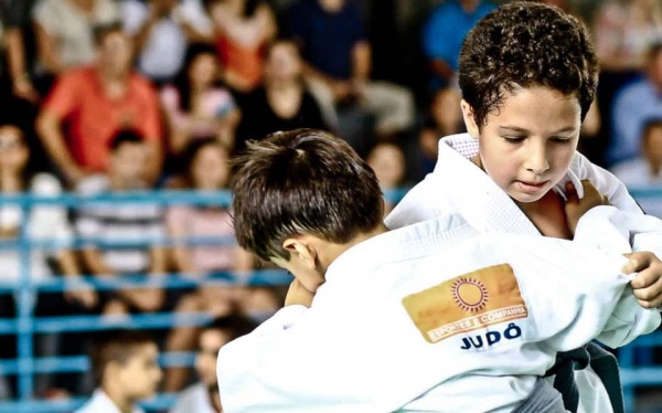 Atletas do Literatus competem em judô e natação