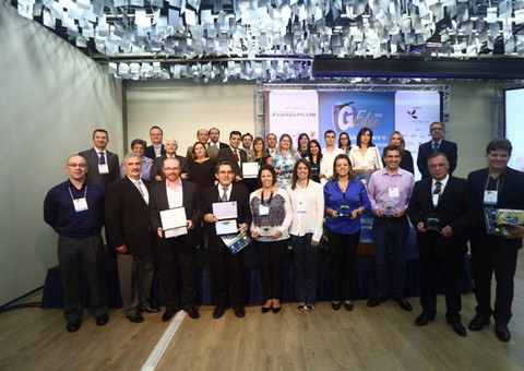 Projeto que evita evasão escolar da prêmio ao Centro Literatus