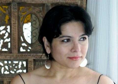 Lívia Mendes vai de samba no Botequim