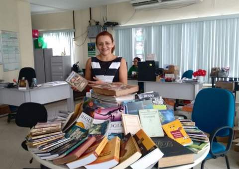 Mais de 1,2 mil livros são arrecadados para doação na 1ª Feira do Livro