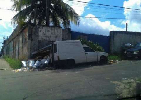Lixeira leva desconforto no bairro Vila da Prata